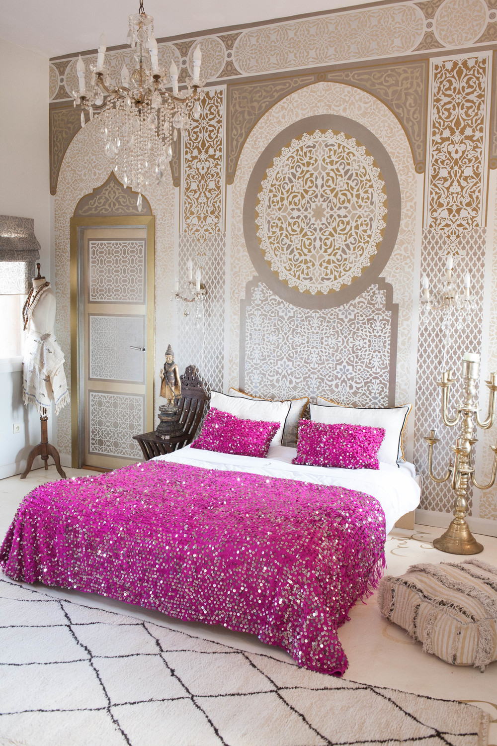 Creatice Morrocan Theme Bedroom with Simple Decor