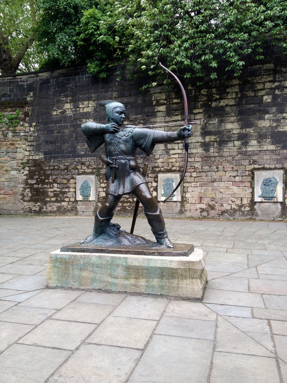 Statue of Robin Hood outside Nottingham Castle 