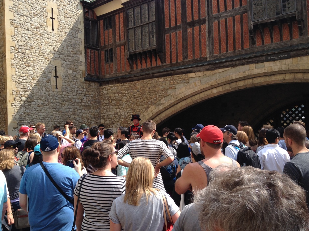  A sea of tourists and one brave Beefeater 
