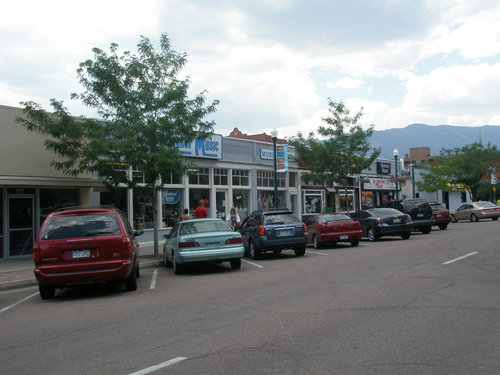  One-story urban retail streets 