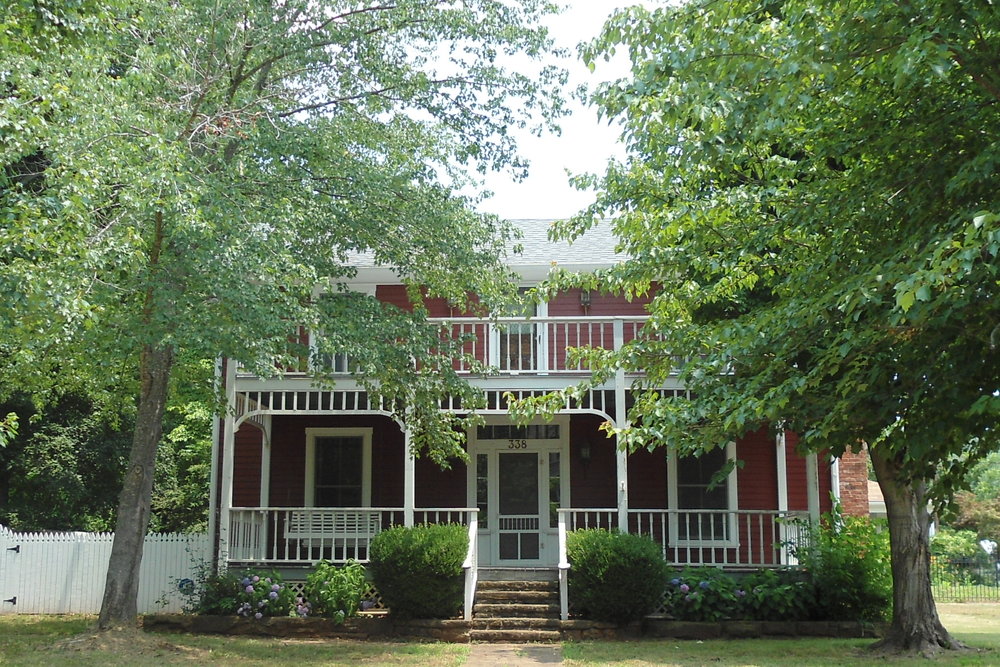 A home in a historic district in Fayetteville, Arkansas. (Source: Wikimedia Commons)