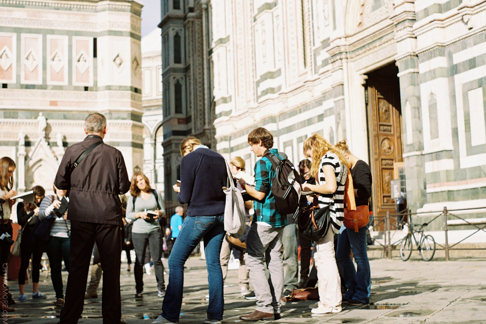 Students sketching the Duomo of Florence