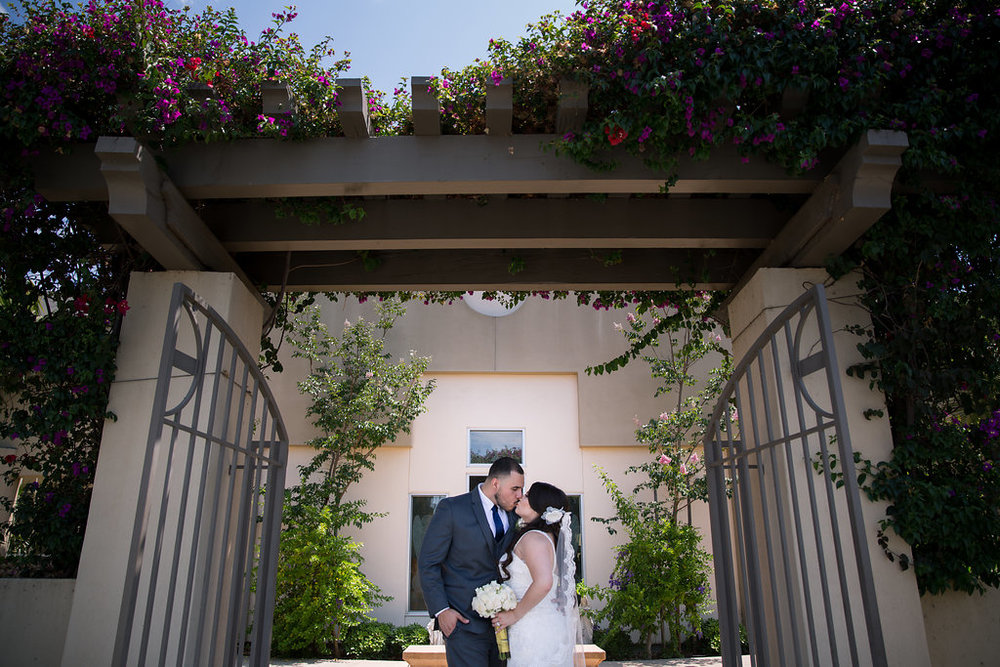 A Blue + Gold Rancho El Toro Courtyard Wedding - Oana Foto