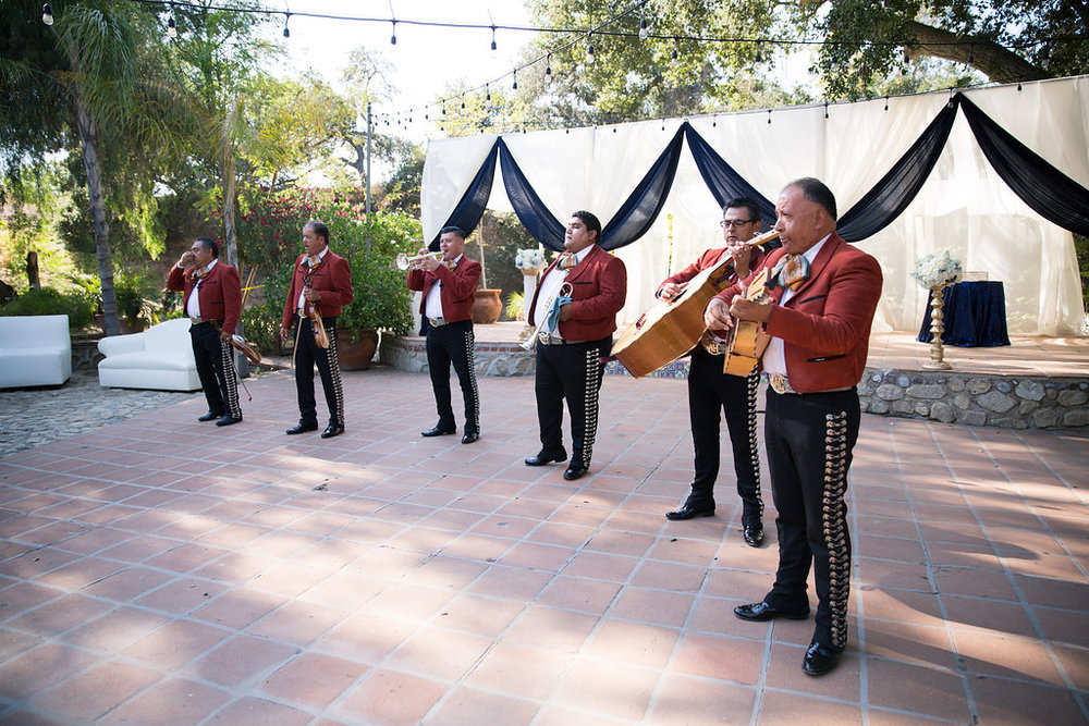 A Blue + Gold Rancho El Toro Courtyard Wedding - Oana Foto