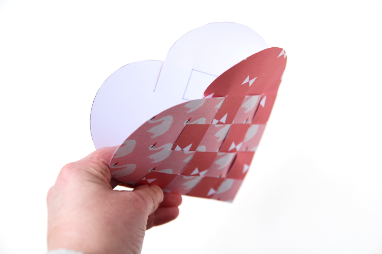 HOW TO MAKE DIY WOVEN PAPER HEART BASKET VALENTINES.