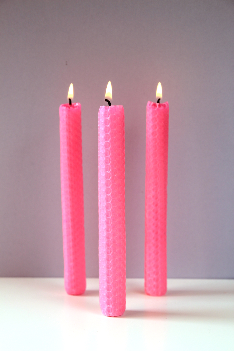 LEARN HOW TO MAKE YOUE OWN DIY ROLLED BEESWAX CANDLES