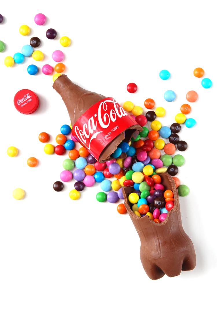 HOW TO MAKE A SWEET FILLED CHOCOLATE COCA-COLA BOTTLE.