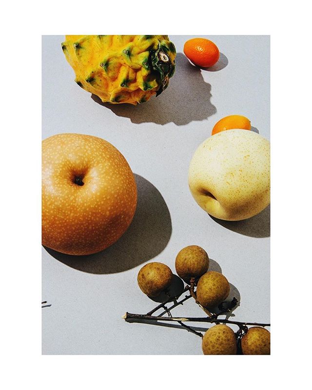 🍐🍏🍈
It would be cool if whatsapp created exotic fruit icons 🧐
•
•
#exotic #fruit #fruitporn #foodphotography #instafood #foodstagram #pear #koreanpear #dragonfruit #fruits #longan #kumquat #bag #market #foodstylist #foodstyling