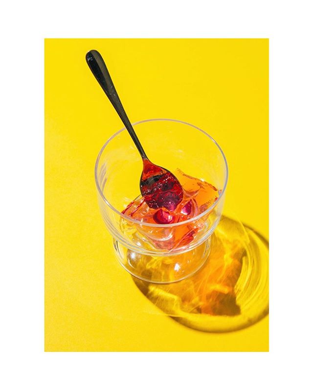 Red jelly on yellow
•
•
#jelly #yellow #red #fruit #glass #foodstylist #fruitporn #foodphotography #instafood #foodie #food #foodlover #sweet #desserts