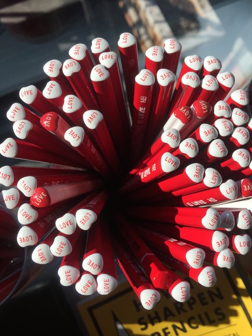 O lápis em formato de coração faz sucesso no Instagram