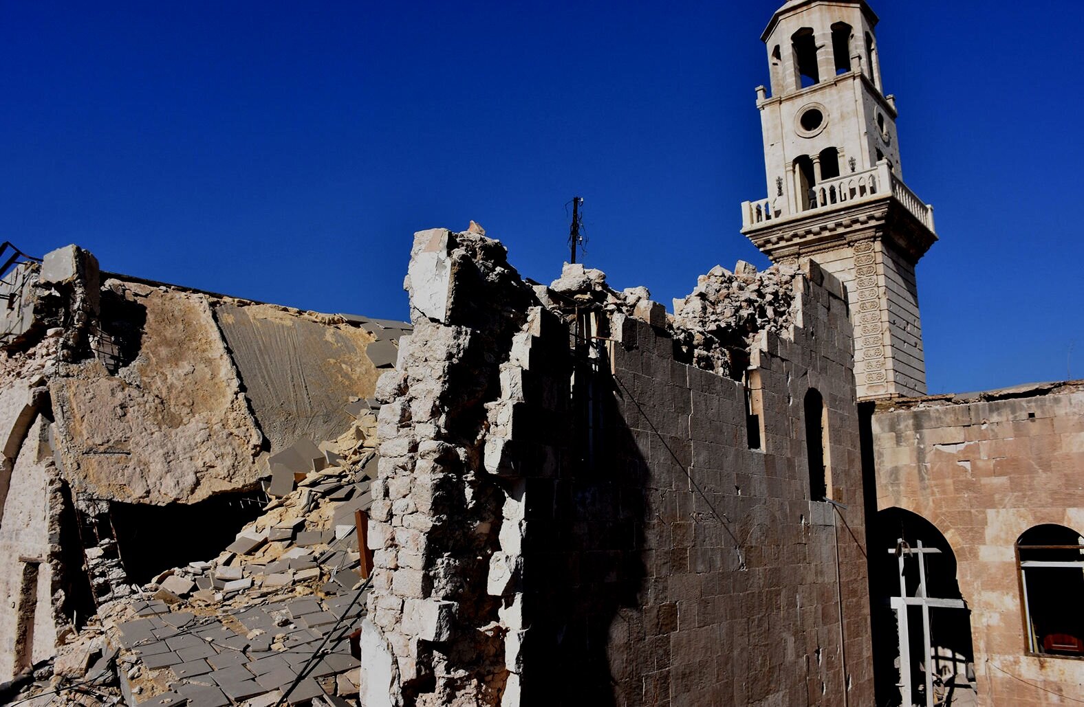В восстановленном армянском храме в Сирии прошла первая Литургия ...