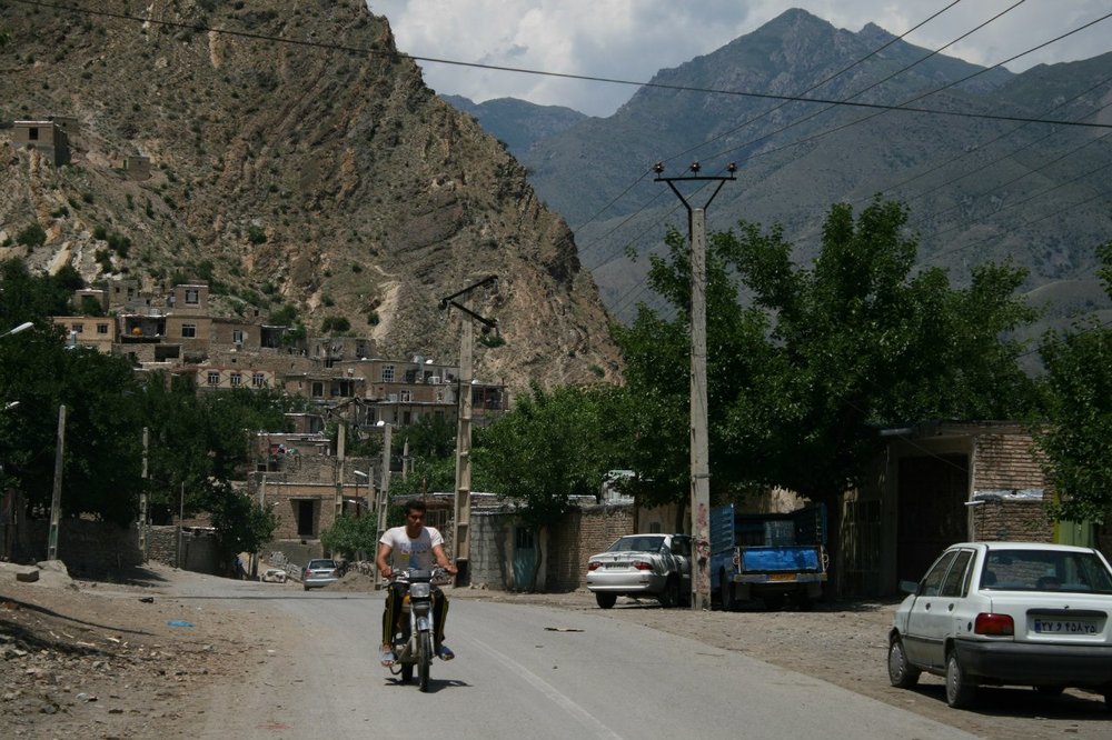 Иранский берег Аракса. Азербайджанское село Кюрдашт, аккурат напротив пограничного города Мегри в Армении.