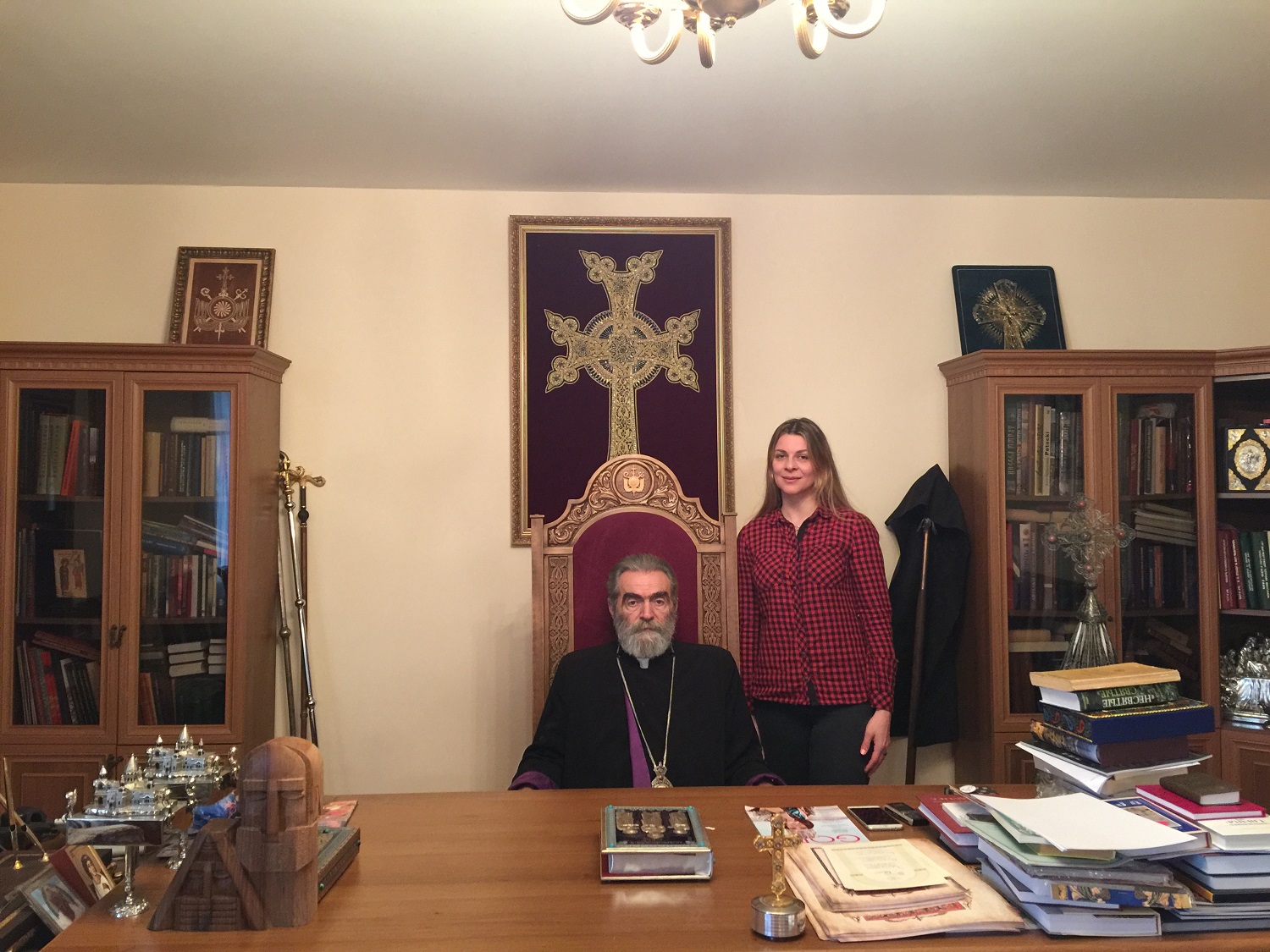  Архиепископ Паргев и Елена Шуваева-Петросян 