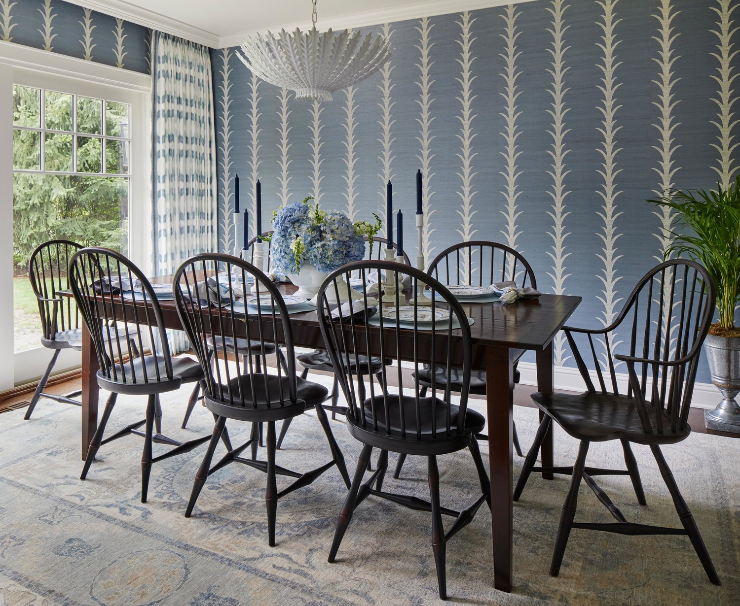Acanthus motif and blue wallpaper in a classic dining room. Come see more interior design inspiration from Elizabeth Drake. Photo by Werner Straube. #interiordesign #classicdesign #traditionaldecor #housetour #elizabethdrake