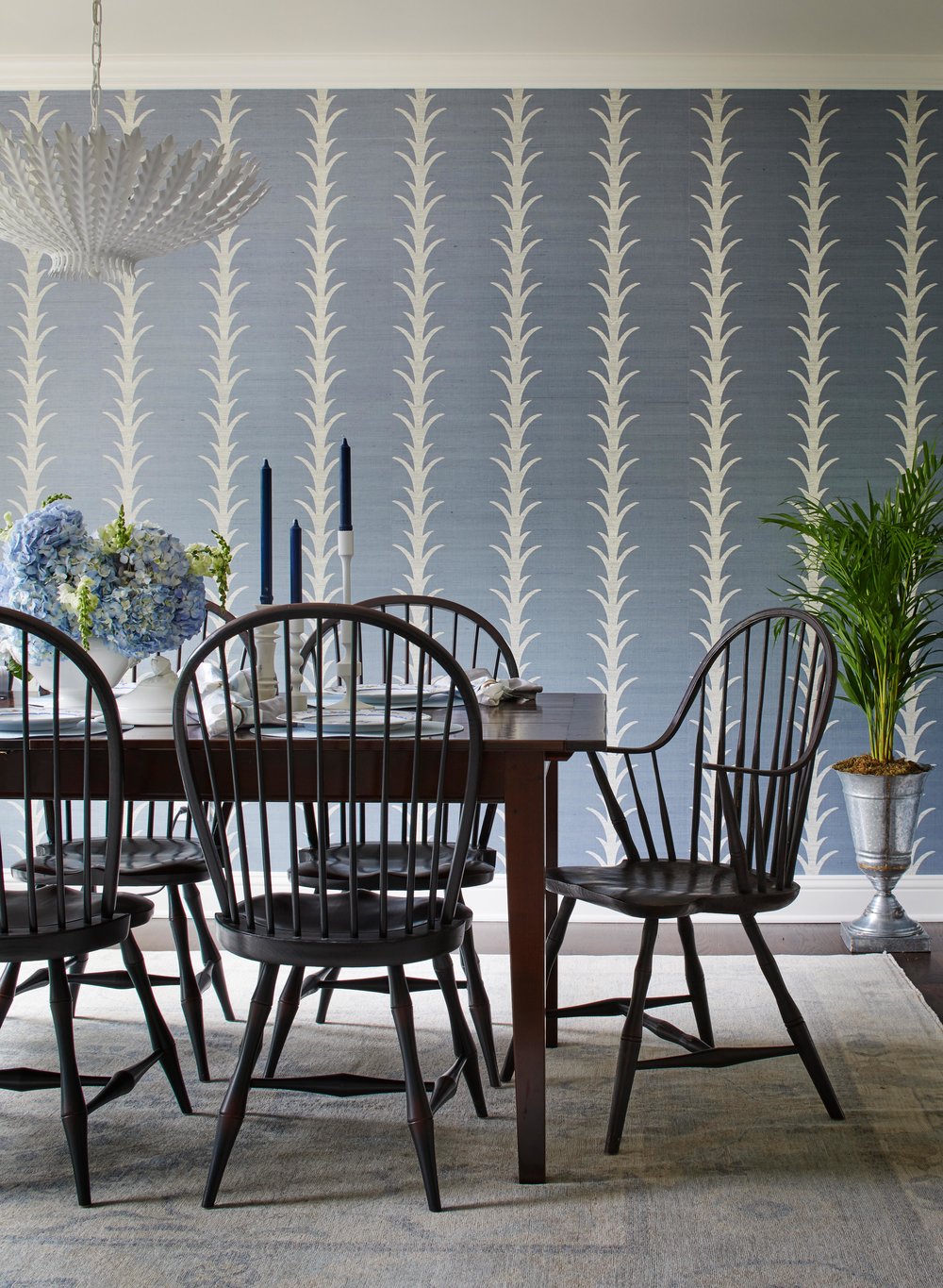 Acanthus motif and blue wallpaper in a classic dining room. Come see more interior design inspiration from Elizabeth Drake. Photo by Werner Straube. #interiordesign #classicdesign #traditionaldecor #housetour #elizabethdrake