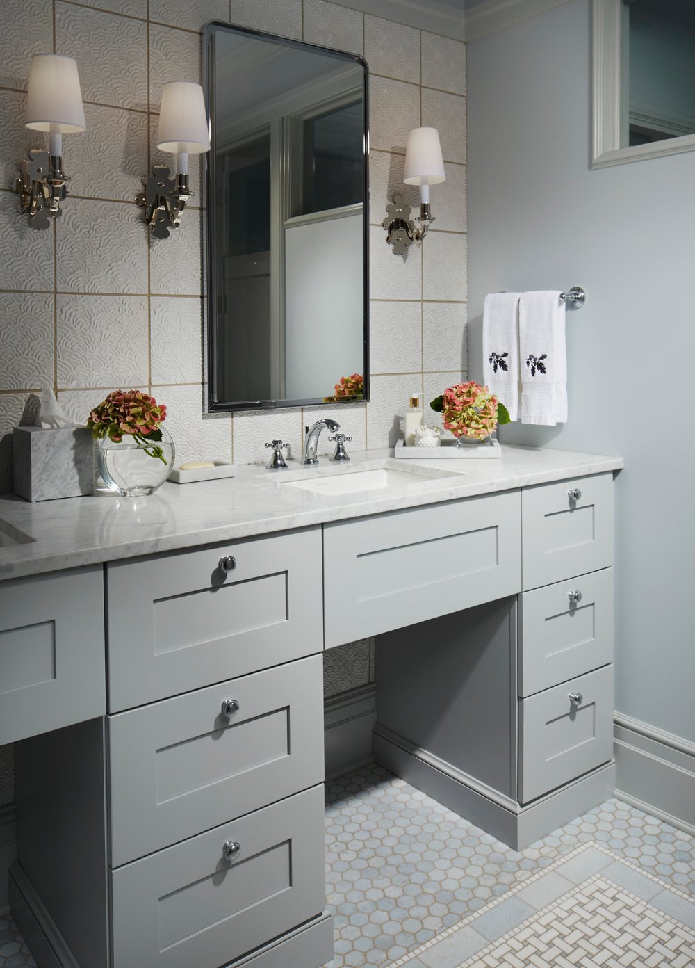 Classic bathroom with light gray vanity. Come see more interior design inspiration from Elizabeth Drake. Photo by Werner Straube. #interiordesign #classicdesign #traditionaldecor #housetour #elizabethdrake