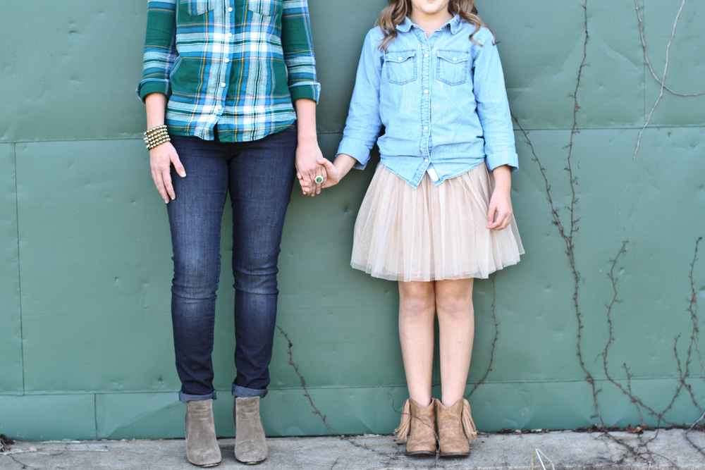 Mom and Daughter hold hands portrait