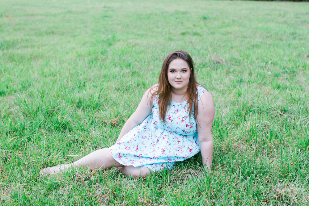 Senior Picture Portrait shot on the lawn