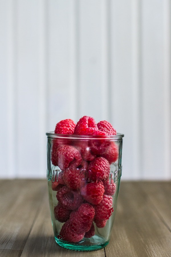 Food Photography Tip of the Week |19| DIY Photography Backgrounds | edibleperspective.com