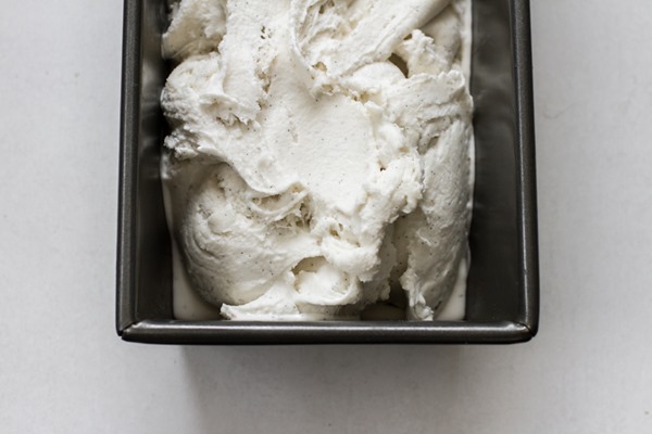 vegan vanilla bean coconut milk ice cream | edibleperspective.com