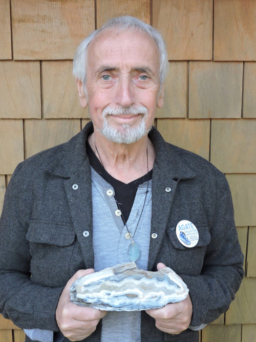 Dutes holding a banded agate from Haida Gwaii - this agate and others in this blog post are featured in the guide!&nbsp;