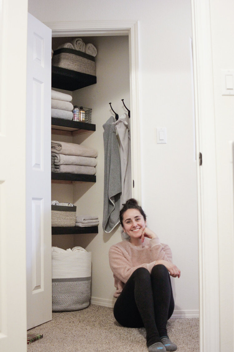 Turning our dingy storage closet in a DIY functional linen closet!