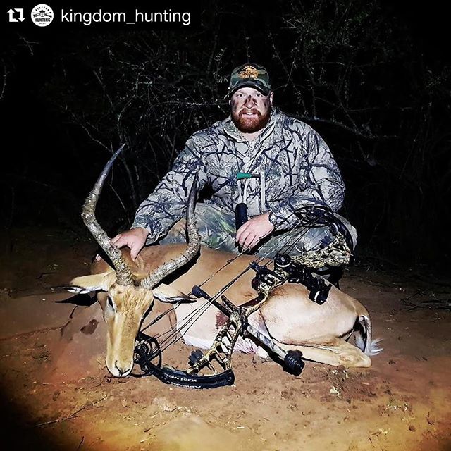 #Repost @kingdom_hunting ・・・ It's always nice to post success, we had a chance for a shot half past twelve in the morning, after a good and long stalk! #Bowtech #Prodigy #ArchersEdge #GoldTipArrows #Bowhunter #ethicalhunter #HHAsights #Shwacker #ZeroBowstrings #littlegoose