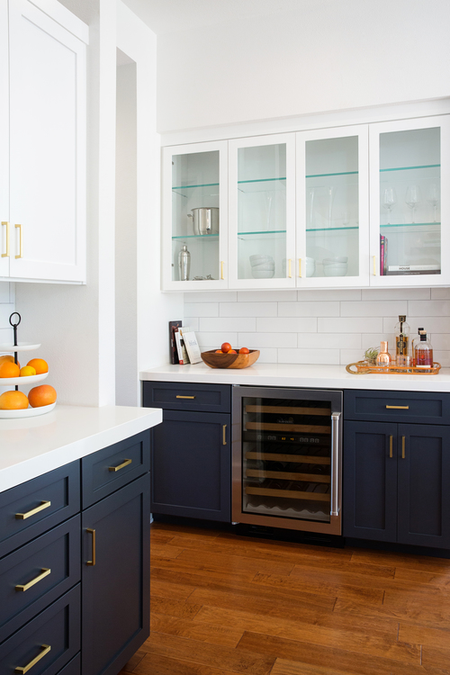 Beautiful white and blue kitchen #bluekitchens #bluedecor #kitchendesign #kitchendecor #kitchenremodel #blueandwhitekitchen