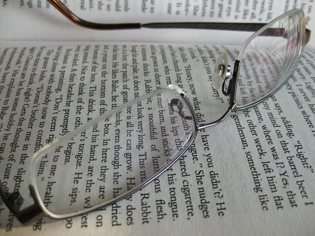 reading-glasses-57288_640