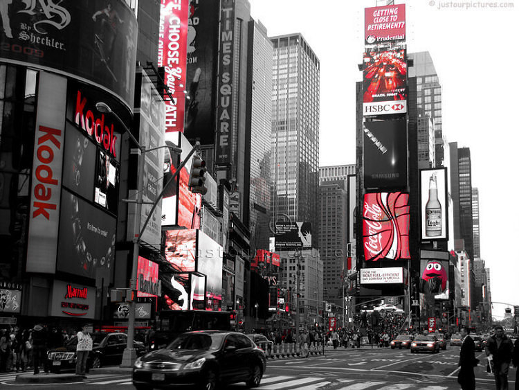 عًشٌقّتً أًثًنّيَنِ............أُلّأِسًوٌدُ & أَلِأًحُمًرِ 1-NYCTimes-Square-in-black-white-red_2031