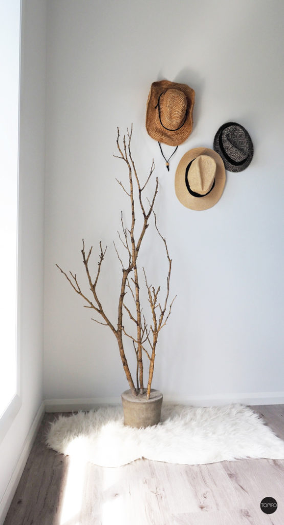 using a real tree in the entryway as art