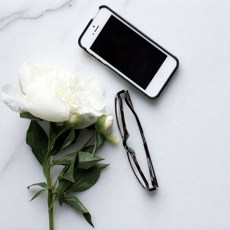 6 ways to Simplify Your life - declutter your phone