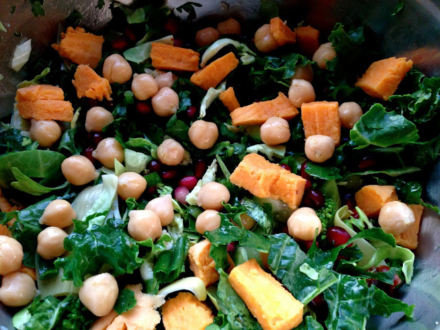Load up on superfoods with these easy, healthy salad.