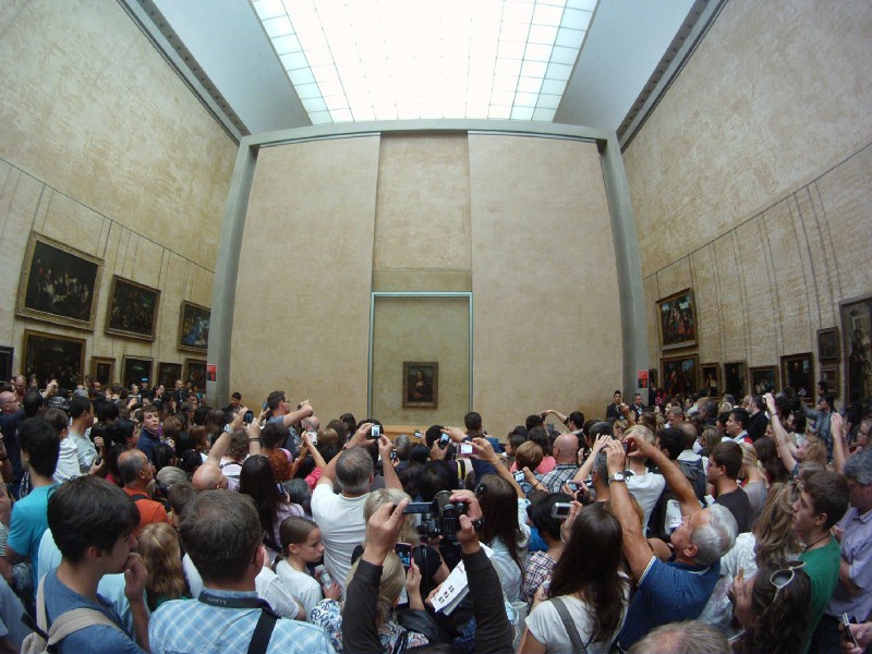  The Way-Too-Crowded Mona Lisa 