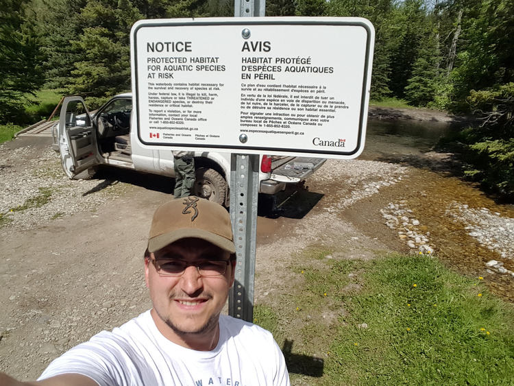Rob Taylor, OWC Outreach Assistant (also extraordinaire), helps Mike Taje, Alberta Environment and Parks, install Species at Risk Signage at OHV crossings on Gold Creek