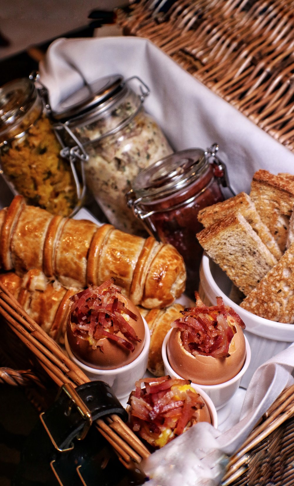  &nbsp;“Pignic Basket” sausage roll, ham hock, eggs and soldiers, piccalilli 3 