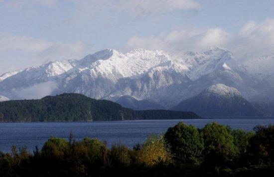 Photo of Lake Manapouri