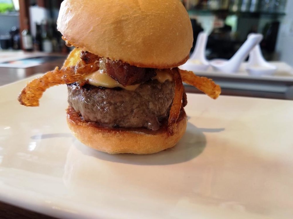 This Deal Will Definitely Out Quickly Travelzoo Is Offering 35 In Food And Drinks For 19 At Umami Burger Between January 1 April 30