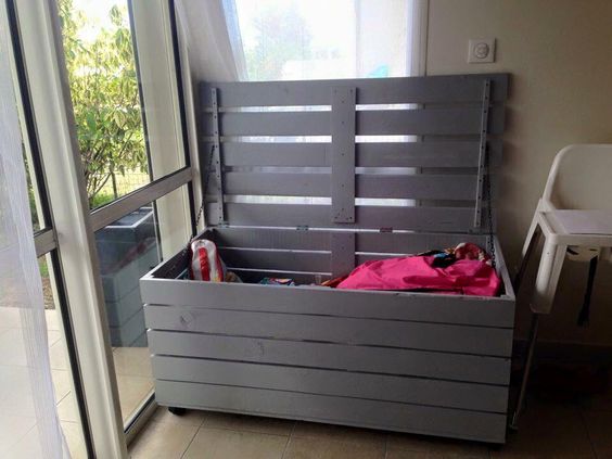 pallet storage chest