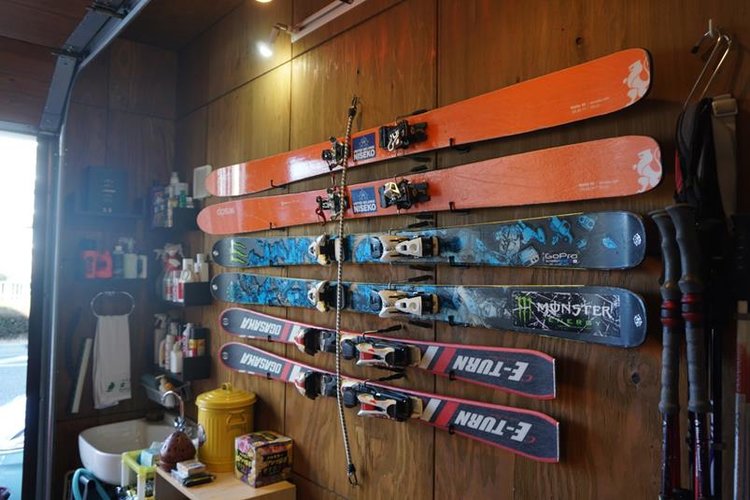  ガレージにはスキー用具がいっぱい！ 