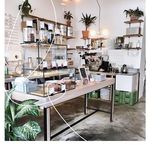 @islacoffeeberlin is a Berlin-based #coffeeshop that’s striving to operate zero waste. The interior was created from upcycled materials and the dishes and drinks are conceptualized in a non polluting manner. A grand example of circular economy.