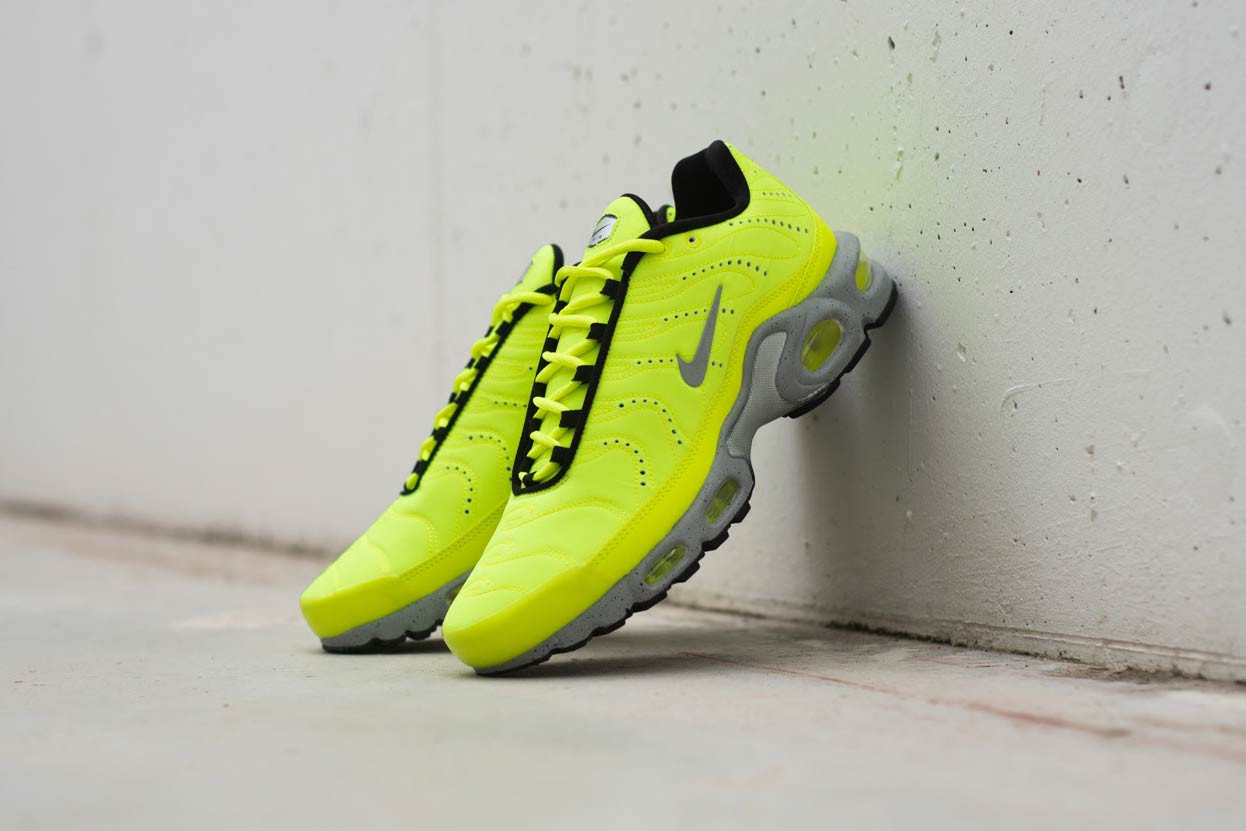 Stand Out With the 'Full Volt' Air Max 