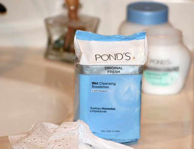 POND'S Wet Cleansing Towelettes