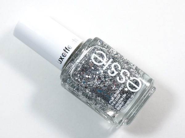The perfect accent nail nail polish: essie luxeffects set in stones.