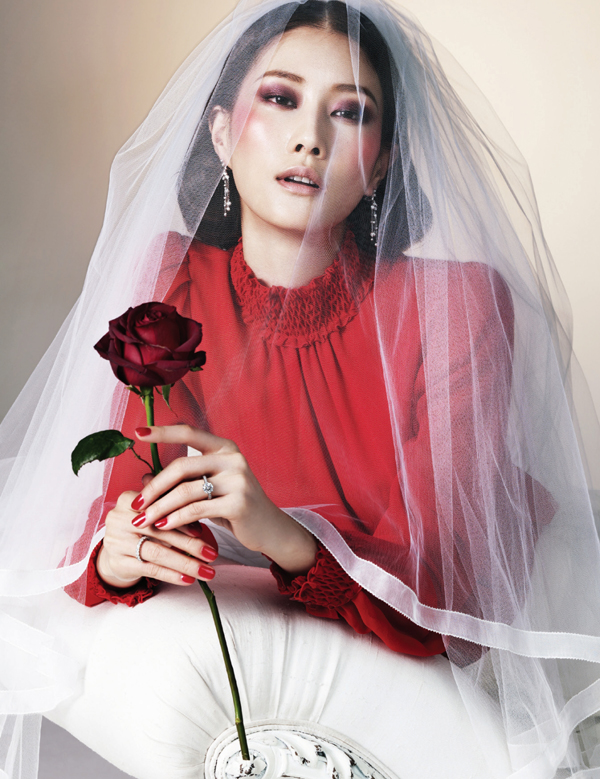 Lee Hyun Yi's Alluring Elegance By Yoo Youngkyu for Harper's Bazaar ...