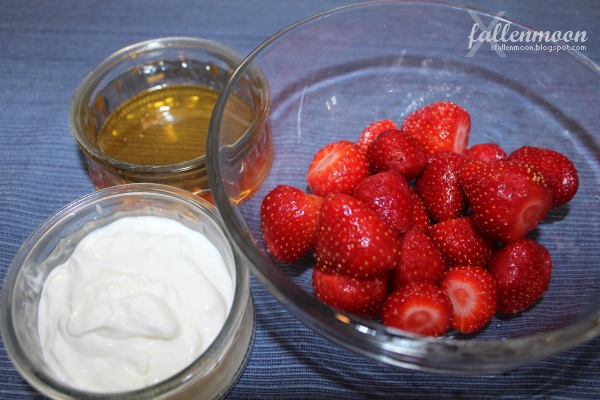 strawberries honey cream