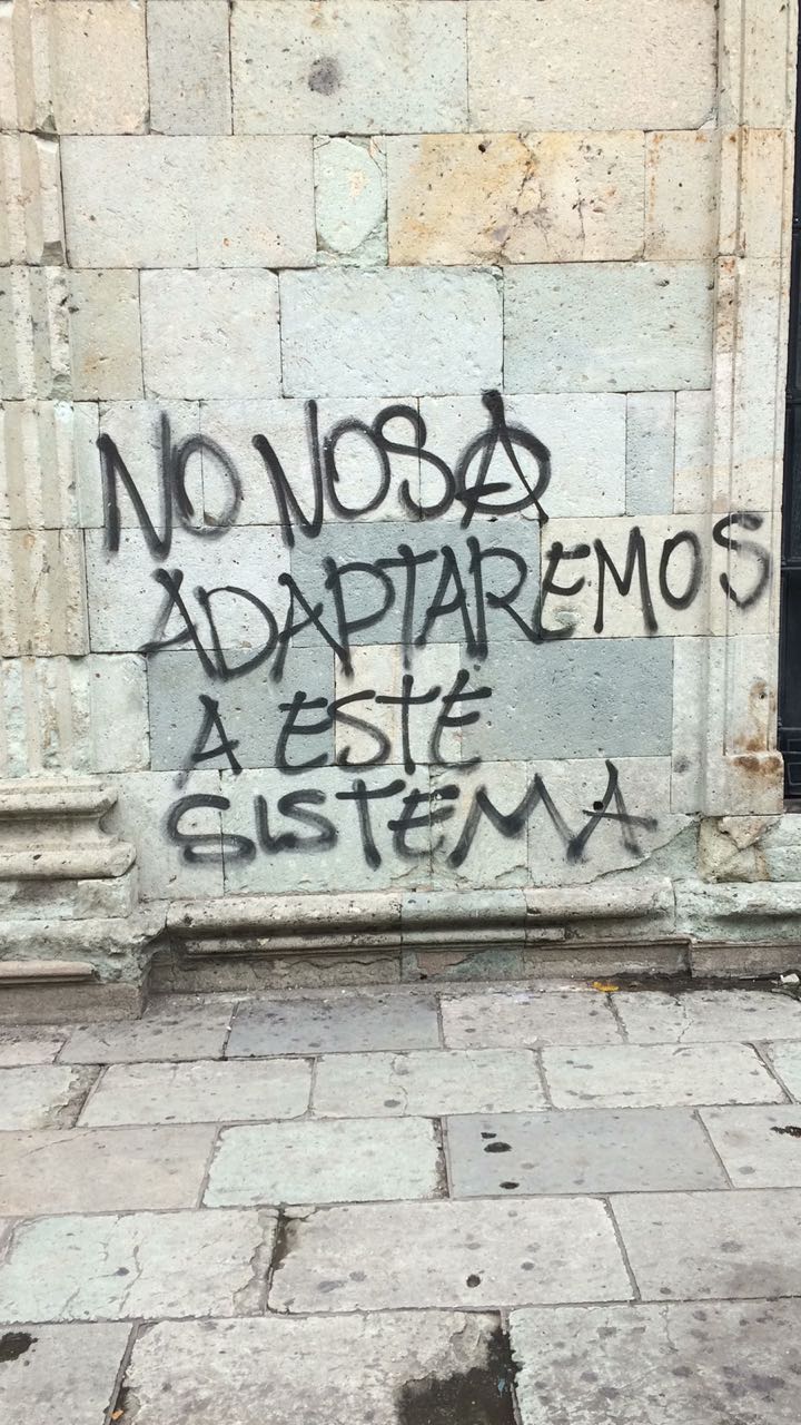  Grafiti en la ciudad de Oaxaca. Crédito de la foto: Miguel Ventura. 
