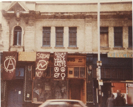 Fachada del Bingo Hall antes de uno de los Ãºltimos shows de Crass (4 de marzo de 1984)