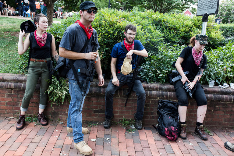 Militantes de Redneck Revolt en Charlottesville. Fotografía: Edu Bayer/NYT