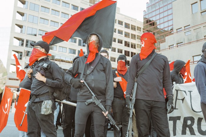 Miembros de los maoístas Red Guard, uno de los principales grupos armados antifascistas